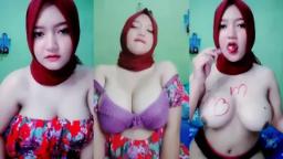 Host Hijabers Merah Payudara Besar