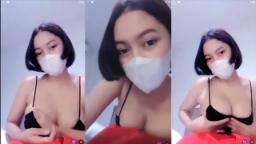 Desti Rambut Pendek Remas Toket