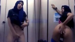 Hijab Sange di Kamar Mandi